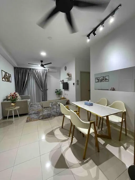 Nar'S Homestay + Free Wifi & Netflix Sepang Apartment