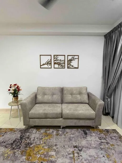 Nar'S Homestay + Free Wifi & Netflix Sepang