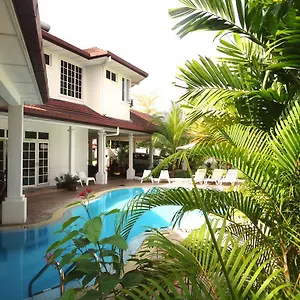 3* Bed & Breakfast Rumah Putih Near Klia